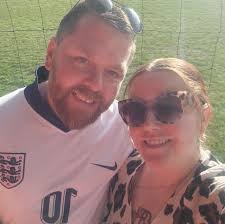 Sitting here with my client at a Chinese buffet, it smells DIVINE in here.  But I'm being good, sipping my tea while she eats.