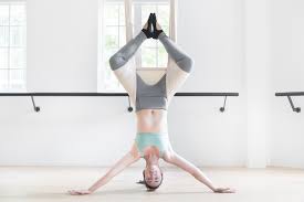 7 tips for your first aerial yoga cl