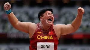 Social media users are outraged as gong lijiao, an olympic gold medalist who made a historic win on sunday, was called a manly woman and asked of her plans for a woman's life. the win: Qh3a7ugwlb0fnm
