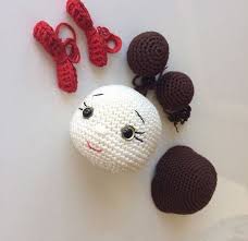 Elisideryasi Olarak Sizler Icin Hazirladigimiz Yeni Bir Amigurumi Modeli Ile Karsinizdayiz Amigurumiler Cocuklarinizin E Oyuncak Bebek Saci Krose Oyuncak Orgu