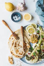 Gegrillter Fenchel Mit Labneh Und Oliven Krauter Pesto Eat This Foodblog Vegane Rezepte Stories Rezept Fenchel Rezepte Lebensmittel Essen