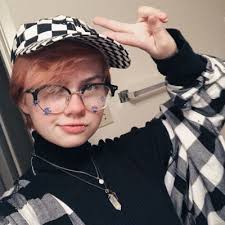 Ashton Spencer's Instagram, Twitter & Facebook