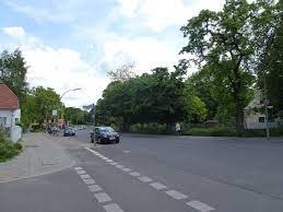 The complex begins at u johannisthaler chaussee and extends to the estate britz. Category Fulhamer Allee Berlin Britz Wikimedia Commons