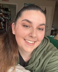 Alison Devine's Instagram, Twitter & Facebook