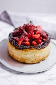 San Sebastian Cheesecake Baskischer Kasekuchen Rezept In 2020 Kuchen Baskisch Lebensmittel Essen