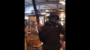 Uppercut, uppercut / uppercut, uppercut / gomero (gang, gang) / gomero / ja ah / zu viele verwechseln benehmen mit schwäche / fick die politik und rechte / entweder reich oder arm Boysindahood Wow Youtube