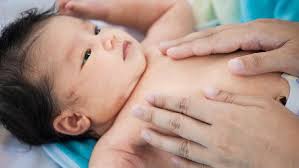 Sementara, ketika mereka sedang lapar atau belum menyusu, perut bayi tetap buncit, tetapi lebih empuk. 4 Cara Alami Menghilangkan Perut Kembung Pada Bayi