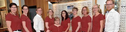 Michelle mondorf clients first we serve national, international and regional businesses spanning all industries, financial institutions, insurance companies, municipal governments, real estate developers and individuals. Das Team Von Brillen Horgerate Mondorf Osnabruck Brillen Horgerate Mondorf Osnabruck