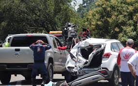 También quedaron involucrados en el accidente un taxi y. Lwpe1pzag99lkm