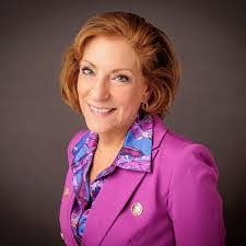 Peggy Hildreth's Instagram, Twitter & Facebook