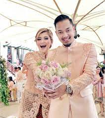 Nia dan kakaknya, thalita ramadhani dibesarkan oleh ibunya, chanty mercia setelah kedua orang tua mereka bercerai ketika nia berumur 4 tahun. Satu Ibu Beda Bapak Berikut 7 Fakta Talitha Elizabeth Nugroho Kakak Perempuan Nia Ramadhani Yang Tak Kalah Cantik Dari Sang Adik Dan Sama Sama Terjun Di Dunia Entertainment