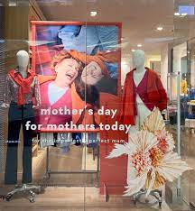 File:Mother's Day in Indooroopilly Shopping Centre, Australia, 2023, 01.jpg  