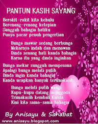 Kalau hujan pakailah payung, payung hitam murah harganya. Personal Pantun Kasih Sayang