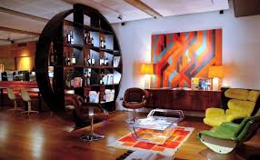 A word that's commonly used to describe modern style is sleek. Installation In Retro Style Furniture And The Colors Of The 60s Interior Design Ideas Ofdesign