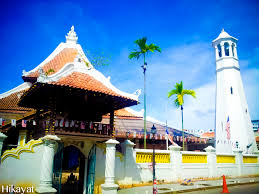 Para jamaah akan membaur dengan semoga kawan gnfi punya kesempatan untuk mampir ke banyumas, untuk melihat langsung masjid tertua di indonesia sembari mengenal tradisi. Masjid Kampung Hulu Hikayat Melayu
