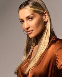 Francesca Rowe's Instagram, Twitter & Facebook