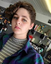 Hello everyone. It's me, your neighborhood tacky punk. I'm just out here  feeling them good-looking vibes today, and I hope y'all are too 🖤💀🖤 . .  . Thanks for stopping by! Have