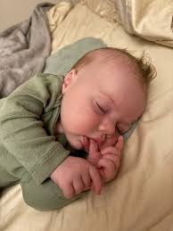 I think my kid might have a trigger thumb, anyone here with a kid who might  have the same condition? She's had a stiff thumb for weeks now, wont  respond to gentle