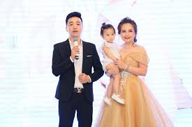 Video dàn phù dâu, phù rể trao quà cưới cho nhau tại đám cưới hoàng anh. Sau 4 Láº§n Ly Hon Diá»…n Vien U50 Hoang Yáº¿n Up Má»Ÿ Viá»‡c Háº¹n Ho Trai Tráº» Kem 14 Tuá»•i