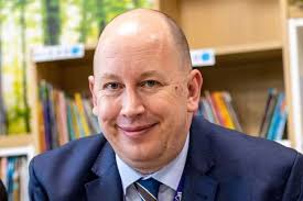 The three questions all parents should ask when choosing child's school  according to a headteacher