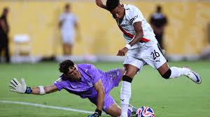 James charles nide she is aware of all the right spots