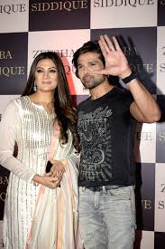 Himesh started his music career in on 6 december 2016, he and his wife komal, who were married for 22 years, filed for divorce at a bandra. Baba Siddique S Iftar Party Himesh Reshammiya And Sonia Kapoor