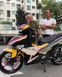 Dibuat oleh latif khoerul anwar. Hahaha Bila Zizan Razak Achey Bahan Motor Ysuku Shuib Di Ig Ramai Gelak Besar