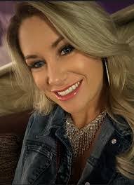 Jenny Otis's Instagram, Twitter & Facebook