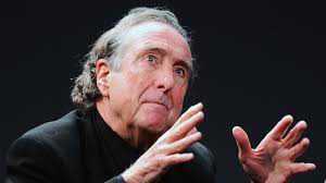 Eric Idle sagt, dass sein „Monty Python“-Geld aufgebraucht ist, und  beschuldigt Holly Gilliam wegen Misswirtschaft: „Ich muss für meinen  Lebensunterhalt arbeiten“ : r/Fauxmoi
