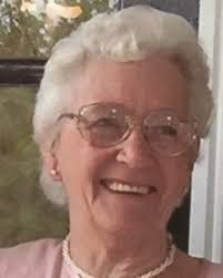 Elizabeth Beecher's Instagram, Twitter & Facebook