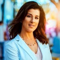 Kelly Dent's Instagram, Twitter & Facebook