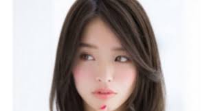 In this hair style the bottom of the hairs are shaped in the form of the waves but forehead is covered with hairs. 22 Great Style Korean Medium Haircut 2019