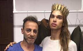 Καλεσμένος στην εκπομπή « the 2night show» ήταν ο δημήτρης λιγνάδης και ο παρουσιαστής βρήκε την ευκαιρία από μια ατάκα του για να. Dhmhtrhs Lignadhs In Gr