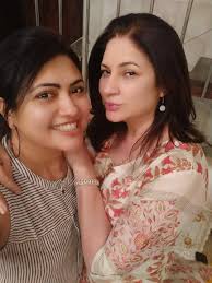 Chaat and Chit Chat at Dr Bakul and Raju Parulkars place, had a grt time  with my girl gang. Frnds are always great stress busters.