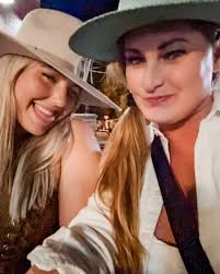 Stacie Tabor's Instagram, Twitter & Facebook