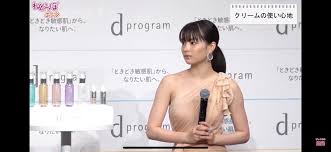 広瀬すず、乳首が透けている事に気付き焦って隠してしまう 