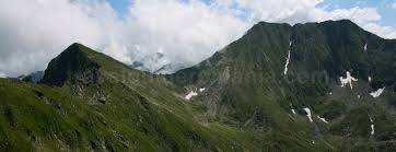 Pot exista și clauze suplimentare. Cel Mai Inalt Varf Din Romania Varful Moldoveanu Muntii Fagaras Travelguideromania