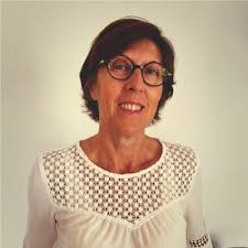 De la coiffure à la médaille d'or en usinage 🥇 : le parcours «  inimaginable » de Phoebe Perez, élève dans une école de production.