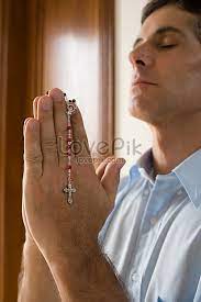 lovepik صورة jpg 501485635 id صورة فوتوغرافية بحث صور رجل يصلي بالورود