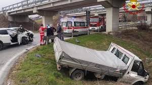 Le informazioni sul traffico e la viabilità in tempo reale su strade, autostrade, tangenziali e statali di tutta italia. Incidente Tra Auto E Camion Sulla Tangenziale Di Alba Traffico In Tilt Quotidiano Piemontese
