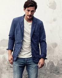 Encore plus canon que la coupe classique, elle souffle un vent de. Blazer Comment Bien Porter Veste Et T Shirt Avec Style