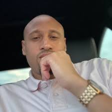 Paul Muro (@ayyitspaul)