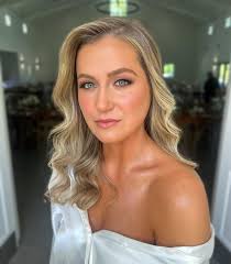 One of my gorgeous brides from this weekend! @michaela.ard I love that I  got to be apart of your big day! 🤍