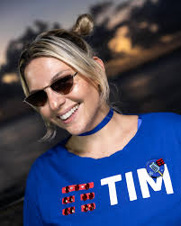 O trio de mainha no #CarnaTIM5G foi lindo demais 😍 Estivemos  superconectados no meu 5G e curtimos demais com o TIM Block Pin. Já quero  curtir mais blocos com a rainha do