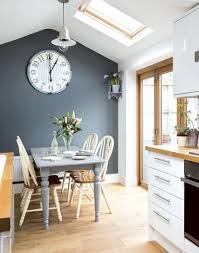 Want Traditional Kitchen Decorating Ideas Take A Look At This Grey Kitchen Diner With Painted Farmhouse Furnit Grey Kitchen Diner Home Decor Dining Room Decor