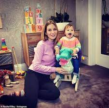 Rachel annabelle riley is a british television presenter. Pregnant Rachel Riley Cuddles Up To Daughter Maven 16 Months In Tot S Impressive Playroom Aktuelle Boulevard Nachrichten Und Fotogalerien Zu Stars Sternchen