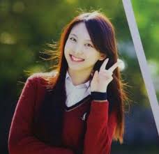 21 Pretty Female K Pop Idols Graduation Photos From 3rd Generation Kpopthing Graduation Photos Nayeon High School Graduation Photos