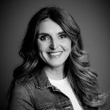 Kari Stuart's Instagram, Twitter & Facebook