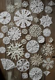 Pin By Eddierossetti On Home Clean And Warm Paper Snowflakes Christmas Diy Christmas Crafts