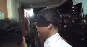 Dari informasi yang dihimpun, munarman ditangkap selasa (27/4/2021) pukul 15.30 wib di munarman sendiri saat ini sedang dibawa ke polda metro jaya untuk dilakukan pemeriksaan lebih. 590zherwu6kojm